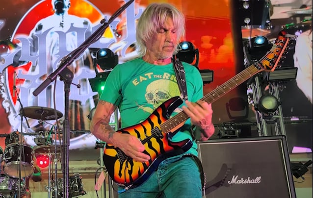 GEORGE LYNCH замутил с рэпером