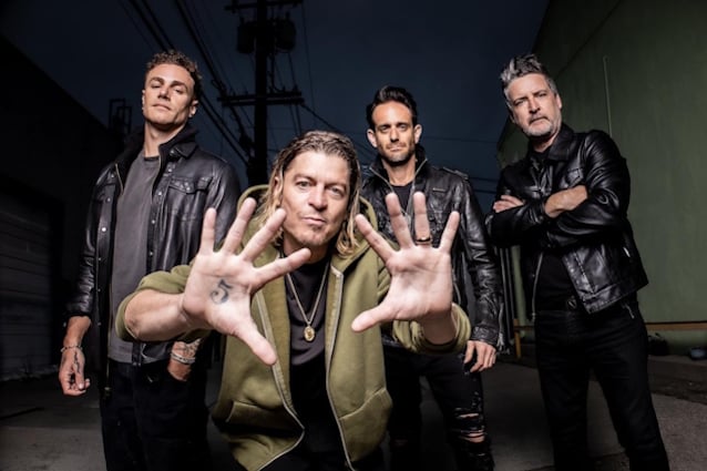 PUDDLE OF MUDD почтили память Честера, Лейна и Криса