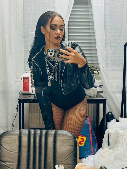 Новое видео MELISSA BONNY