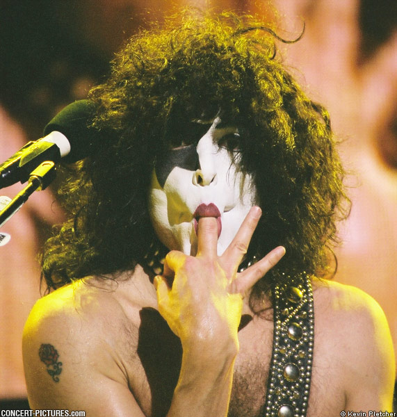PAUL STANLEY Praises 'Phenomenal' TAYLOR SWIFT After Attending Her