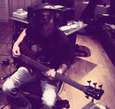 Mattias playing a 5-stringer (2005, ������)
