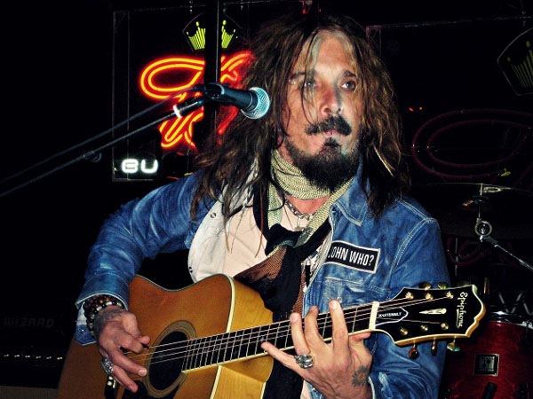 JOHN CORABI: Меня достали сравнения с парнем, о котором 5 лет мне говорили ...