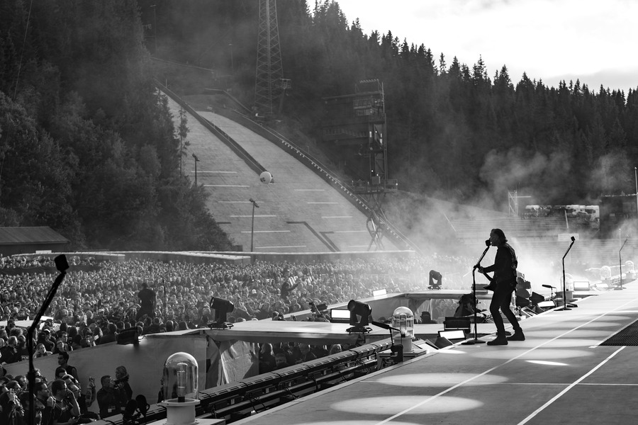 METALLICA's James Hetfield Brings Up Addiction On Stage In Norway